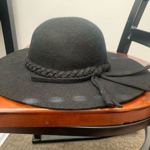 Black wool sun hat !